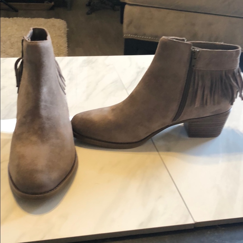New Naturalizer Zeline taupe suede bootie. Size 10